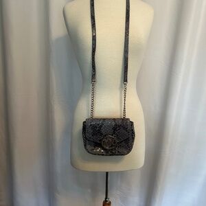 MICHAEL KORS FULTON PYTHON PRINT SMALL DEMIN BLUE CROSSBODY